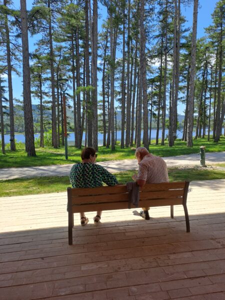 repas avec vue sur le lac